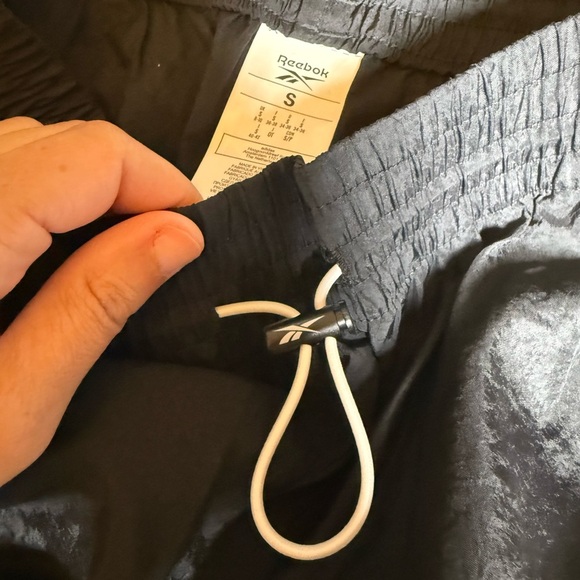 Reebok Black Utility Cargo Jogger Pants Size Small - Picture 3 of 3